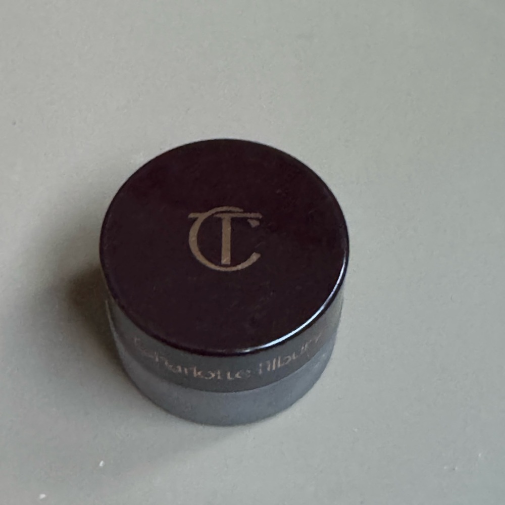 Charlotte Tilbury pillow talk cream eyeshadow